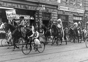 Bildnachweis: Cowboy Club München / morisel Verlag

Bild aus dem Buch: WILDWEST MÜNCHEN - Sehnsucht, Abenteuer und Romantik in der Stadt, erschienen im morisel Verlag 2019

Abdruck gestattet im Rahmen der Berichterstattung über das Buch
Kontakt: morisel Verlag München, mail@morisel.de