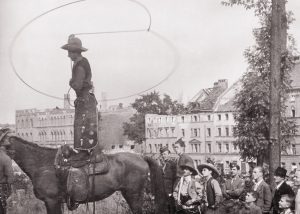 Bildnachweis: Cowboy Club München / morisel Verlag

Bild aus dem Buch: WILDWEST MÜNCHEN - Sehnsucht, Abenteuer und Romantik in der Stadt, erschienen im morisel Verlag 2019

Abdruck gestattet im Rahmen der Berichterstattung über das Buch
Kontakt: morisel Verlag München, mail@morisel.de